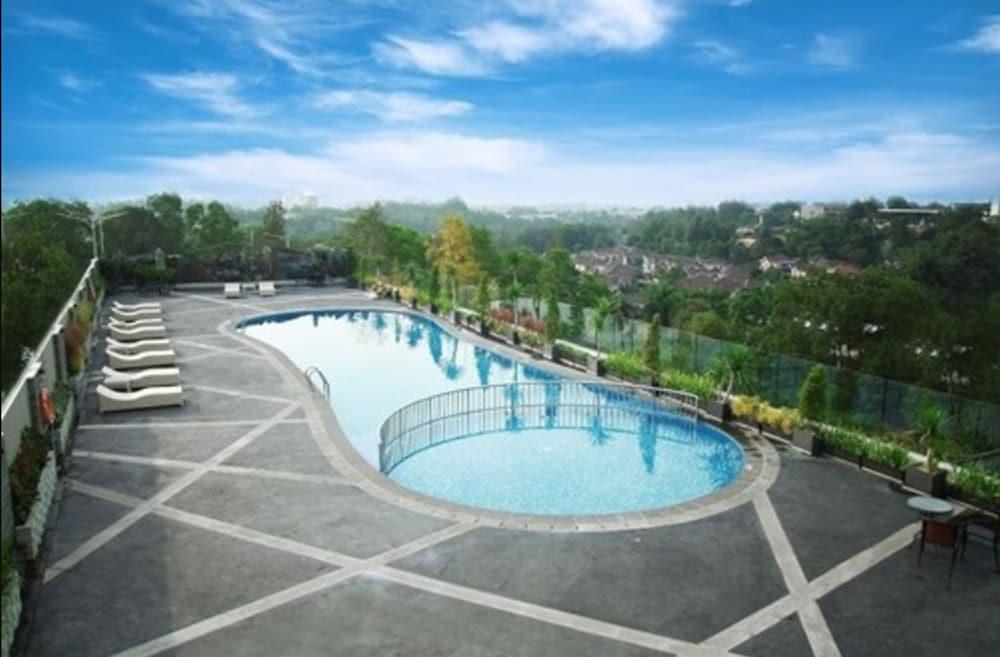 Platinum Hotel & Convention Hall Balikpapan Esterno foto