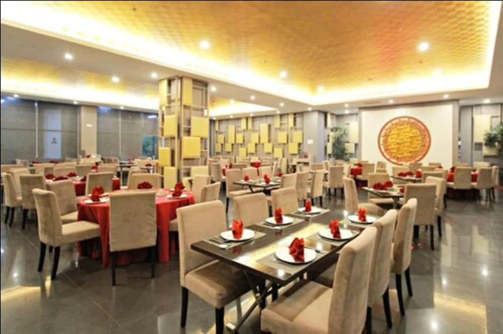 Platinum Hotel & Convention Hall Balikpapan Esterno foto