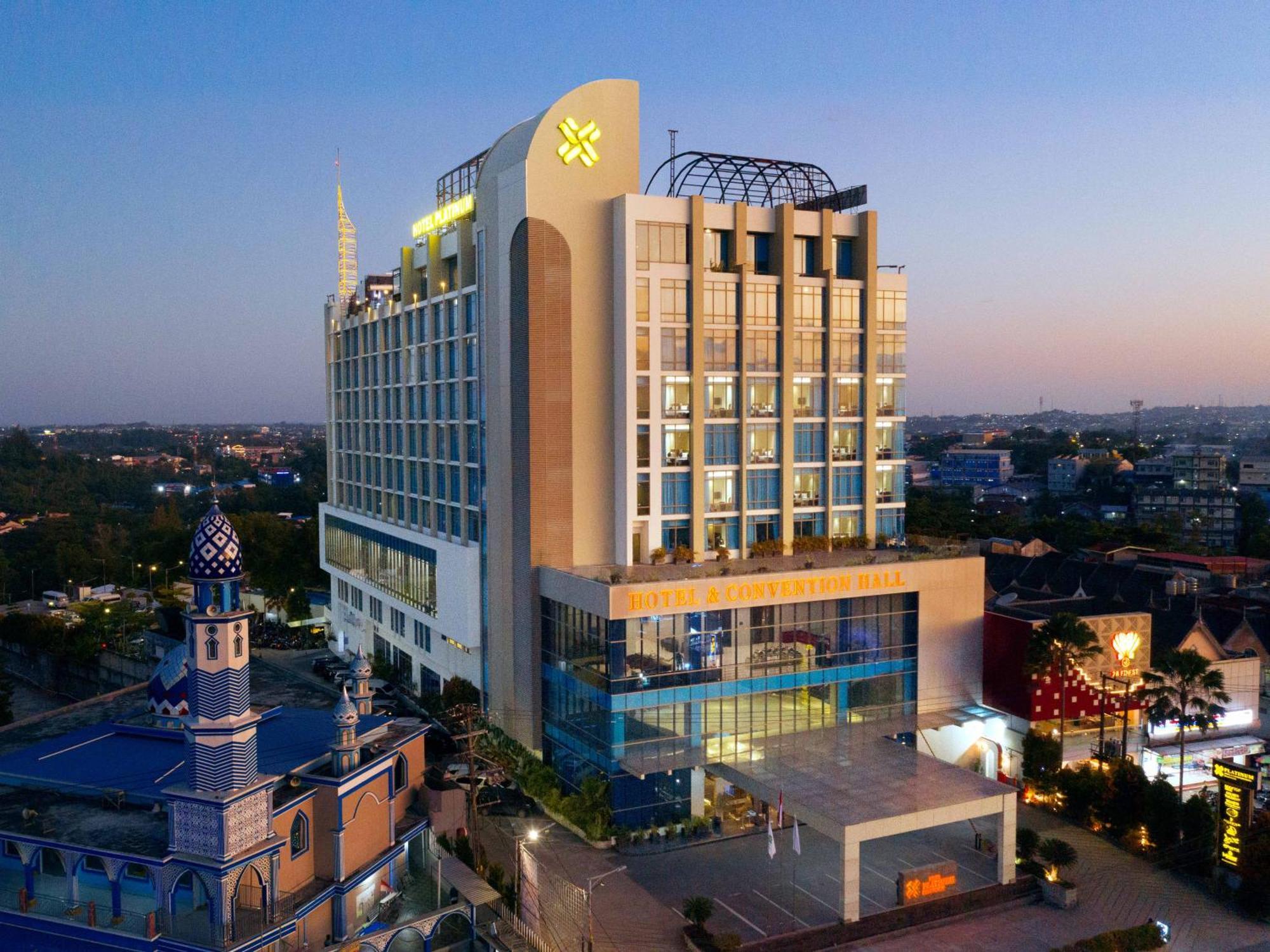 Platinum Hotel & Convention Hall Balikpapan Esterno foto