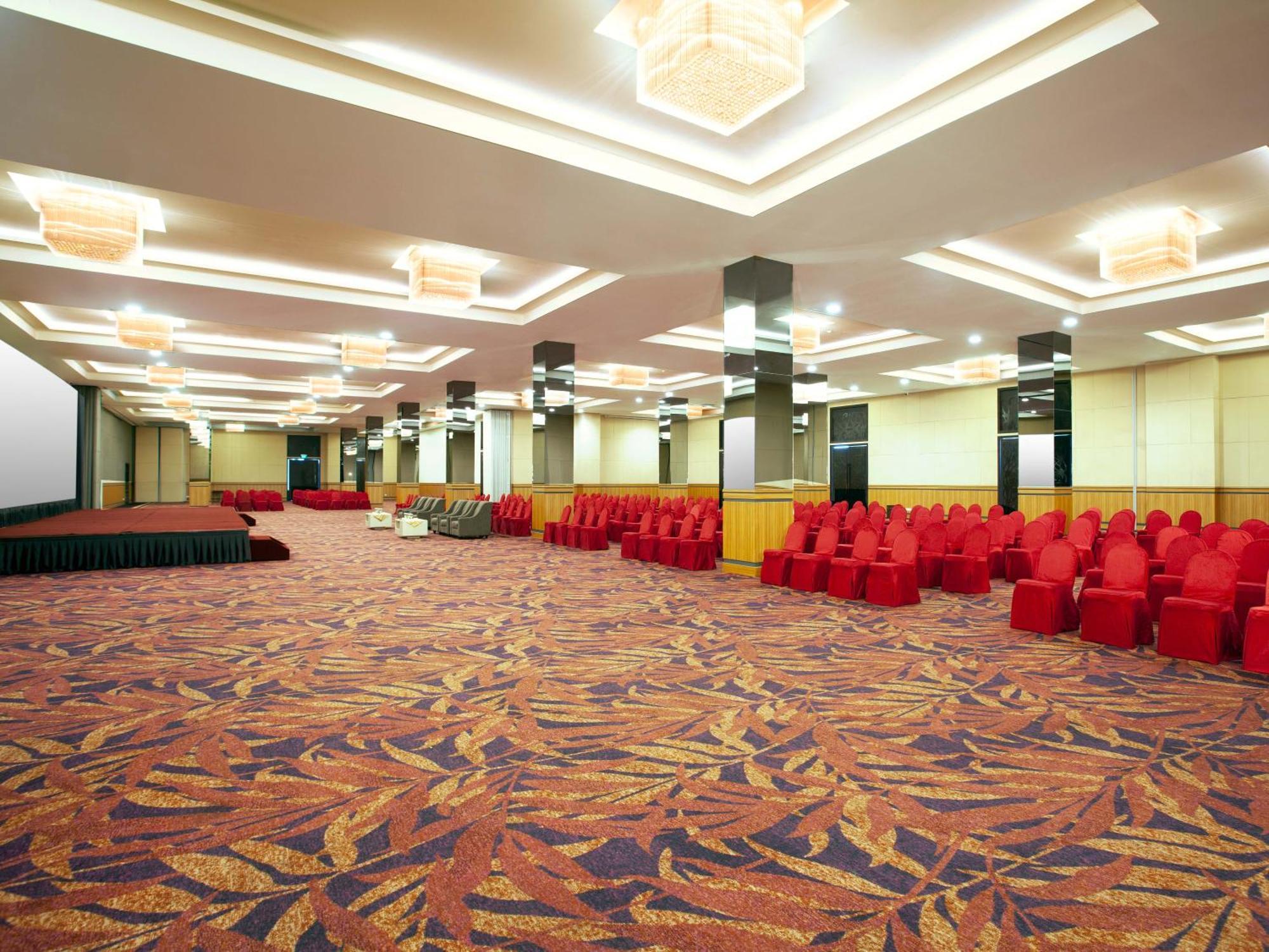 Platinum Hotel & Convention Hall Balikpapan Esterno foto