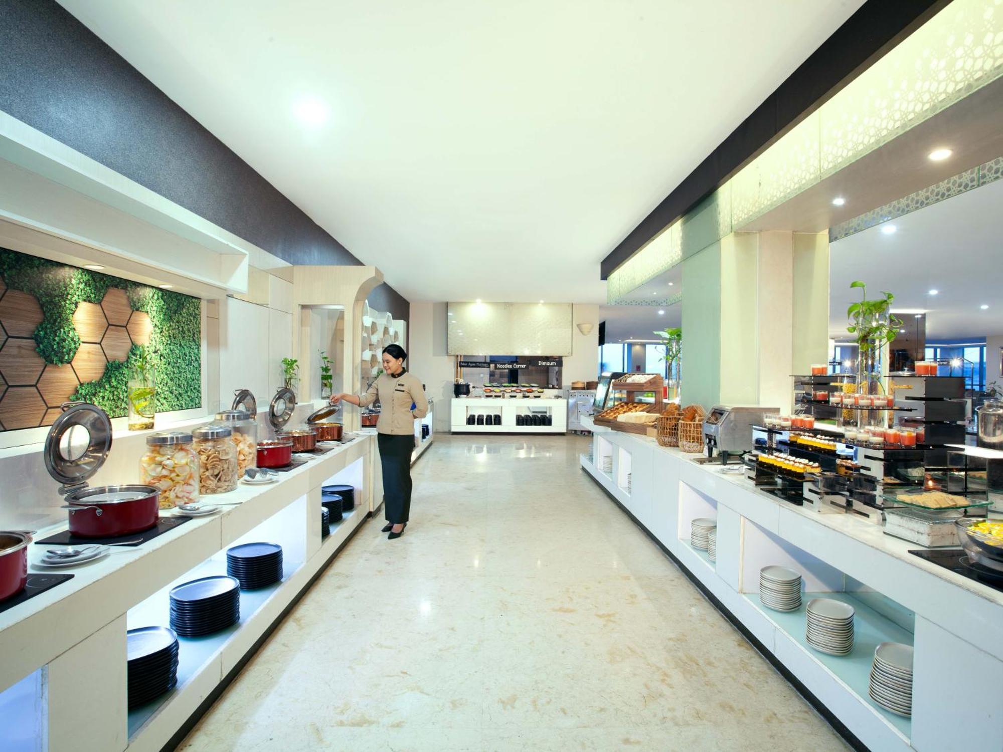 Platinum Hotel & Convention Hall Balikpapan Esterno foto