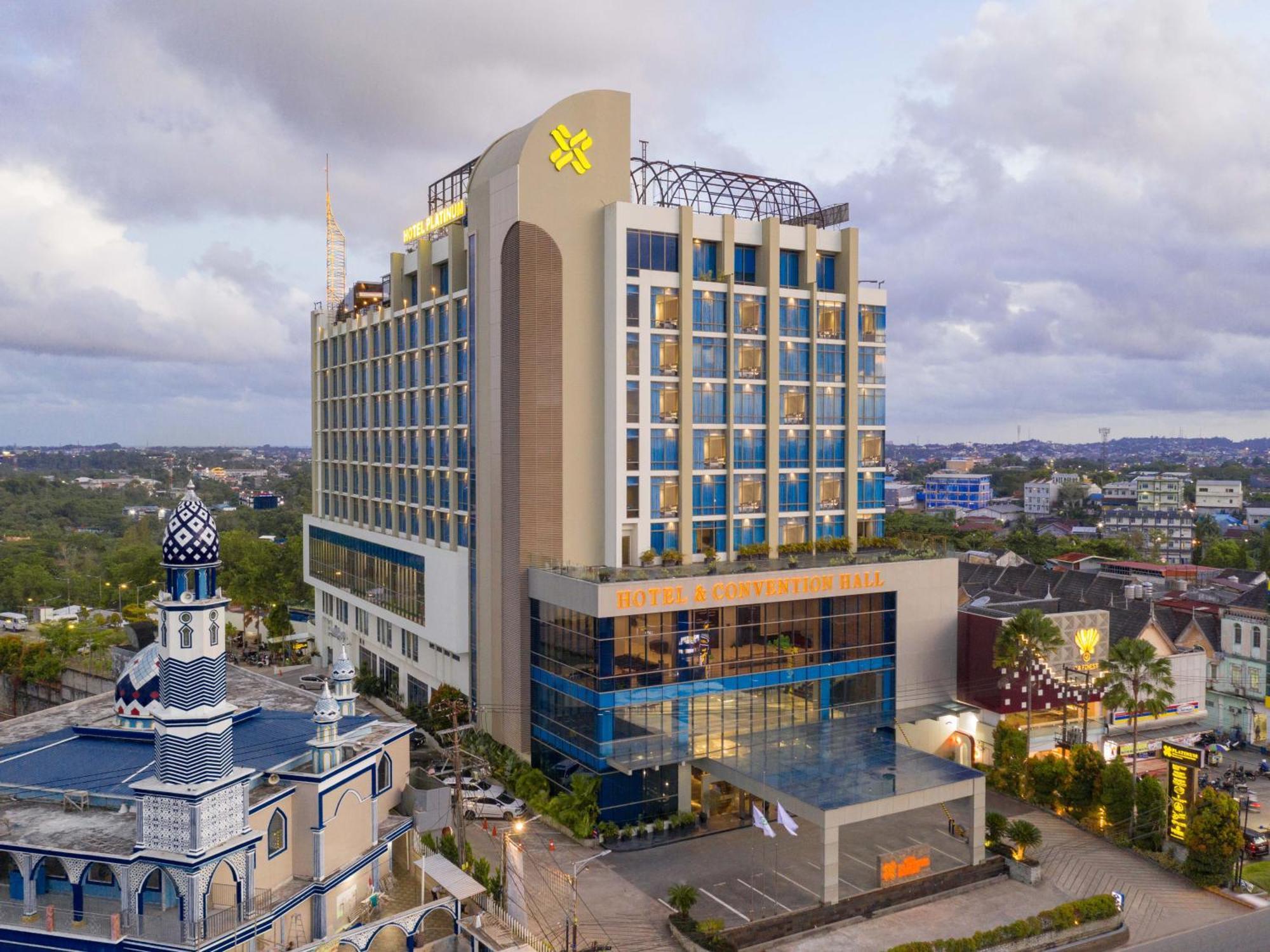 Platinum Hotel & Convention Hall Balikpapan Esterno foto