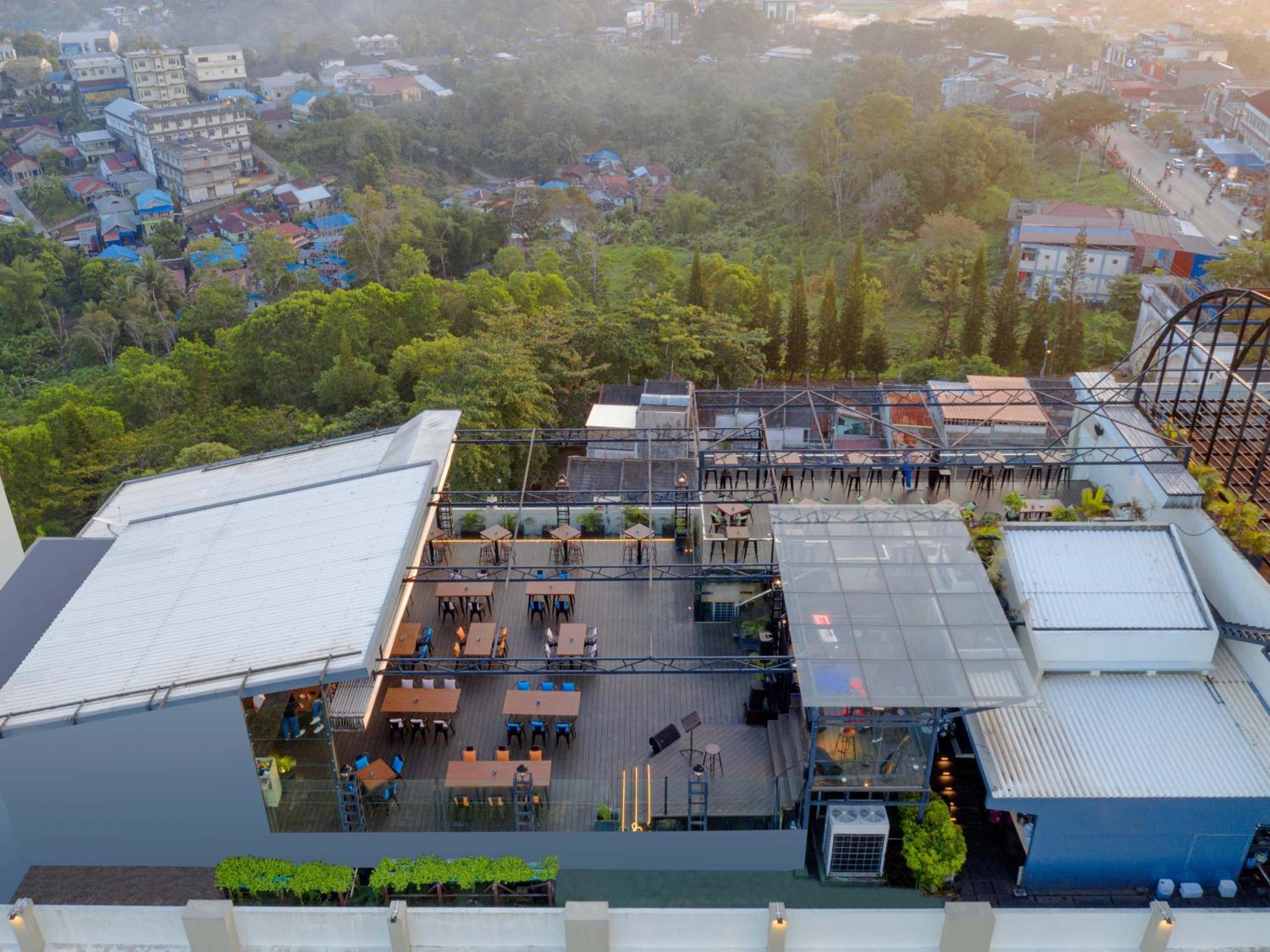 Platinum Hotel & Convention Hall Balikpapan Esterno foto