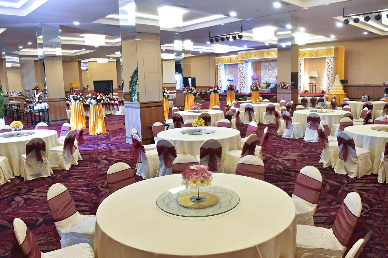 Platinum Hotel & Convention Hall Balikpapan Esterno foto