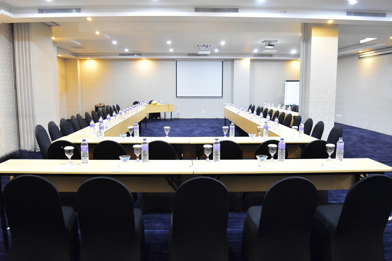 Platinum Hotel & Convention Hall Balikpapan Esterno foto