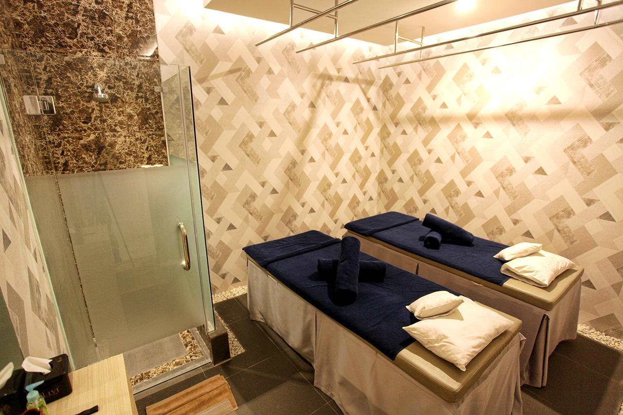 Platinum Hotel & Convention Hall Balikpapan Esterno foto